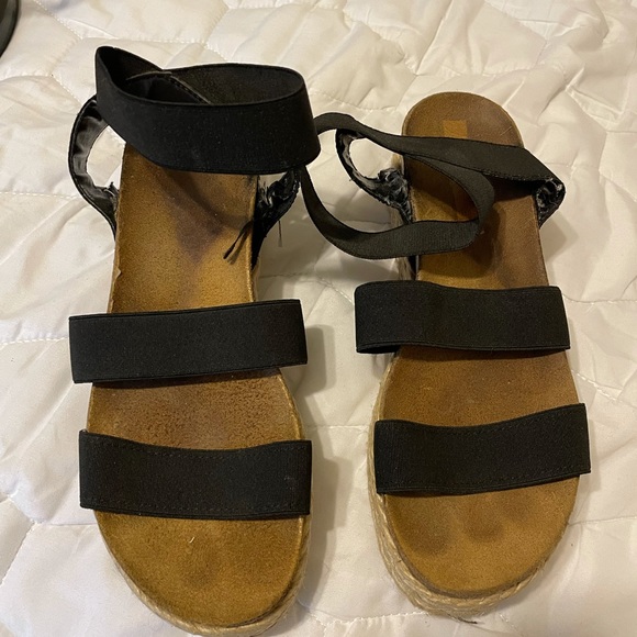 STEVE MADDEN platform sandals - Picture 1 of 2